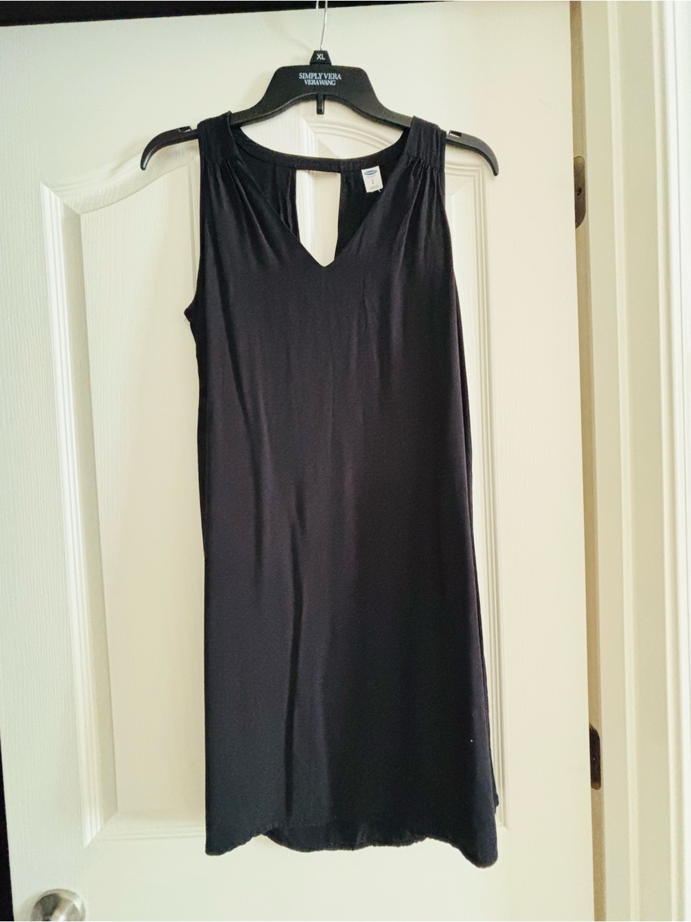 Old Navy Black Sleeveless Keyhole Shift Dress